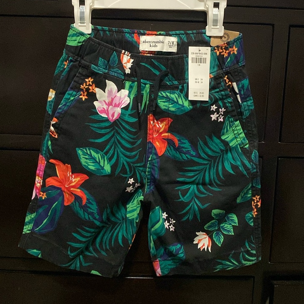 NWT Abercrombie Kids Floral print shorts size 7/8